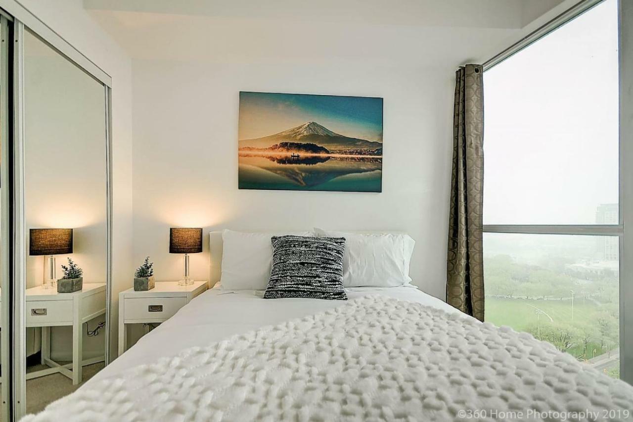 30 Off Lake View Property Heart Of Downtown トロント エクステリア 写真