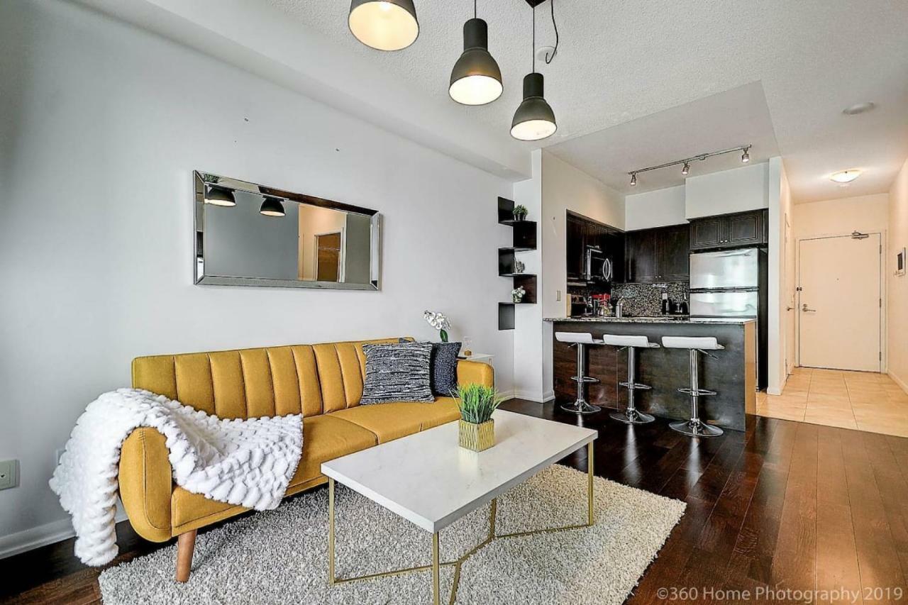 30 Off Lake View Property Heart Of Downtown トロント エクステリア 写真
