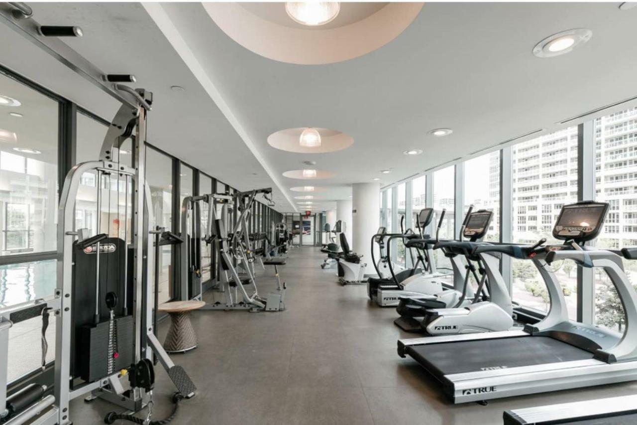 30 Off Lake View Property Heart Of Downtown トロント エクステリア 写真