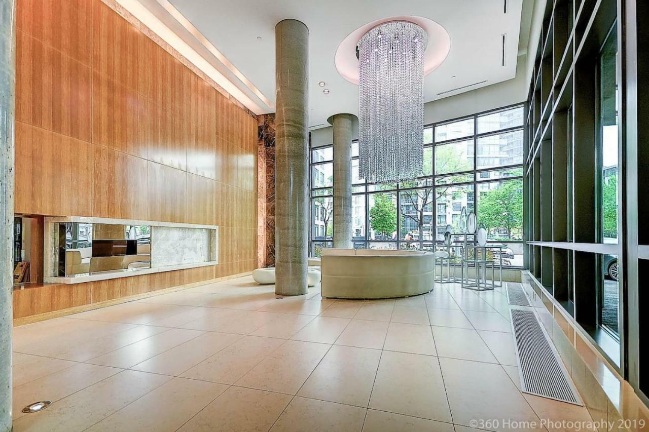 30 Off Lake View Property Heart Of Downtown トロント エクステリア 写真