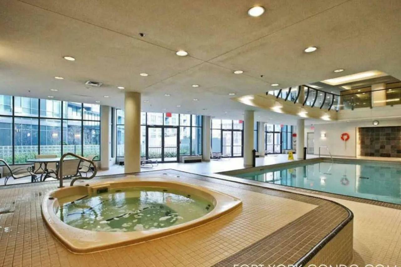 30 Off Lake View Property Heart Of Downtown トロント エクステリア 写真