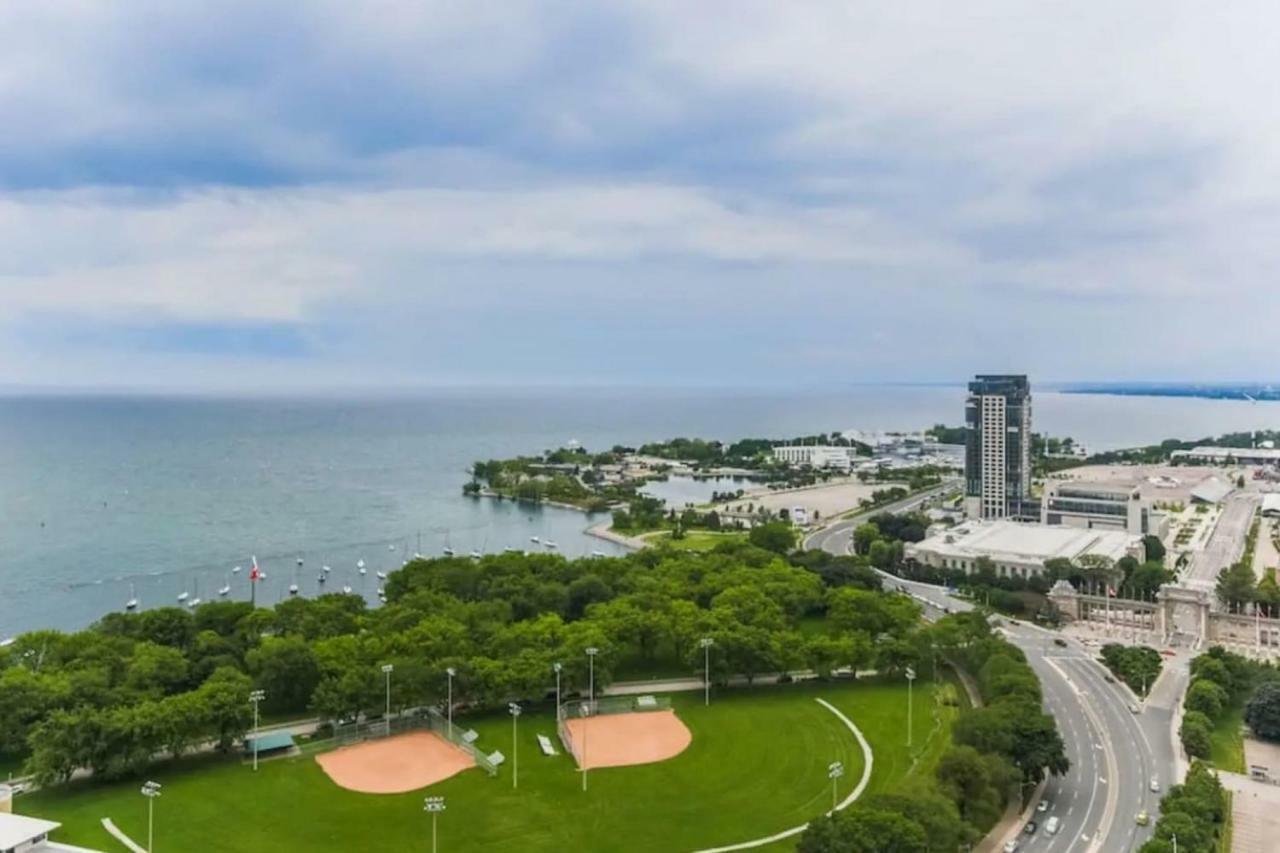 30 Off Lake View Property Heart Of Downtown トロント エクステリア 写真