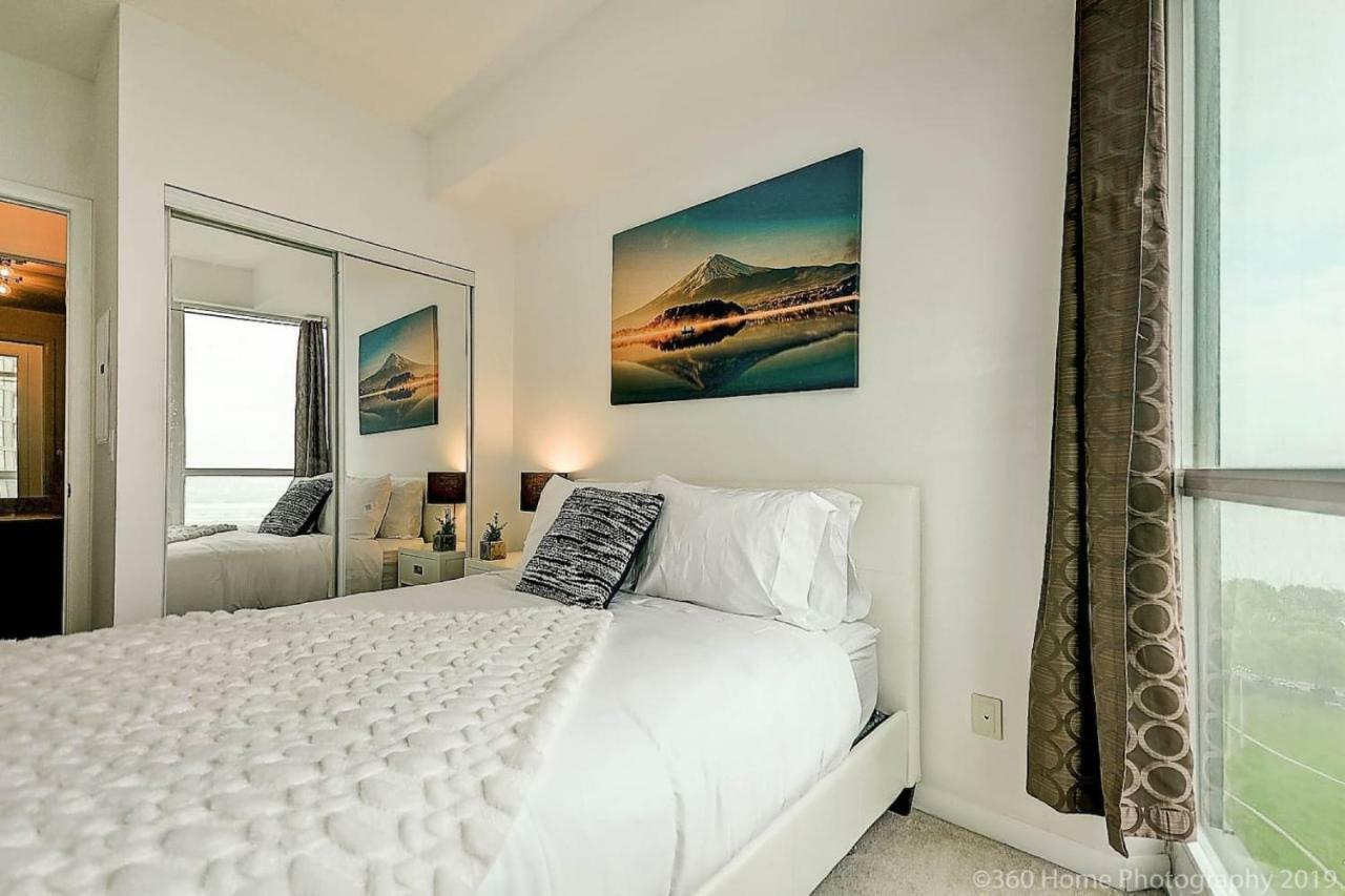 30 Off Lake View Property Heart Of Downtown トロント エクステリア 写真