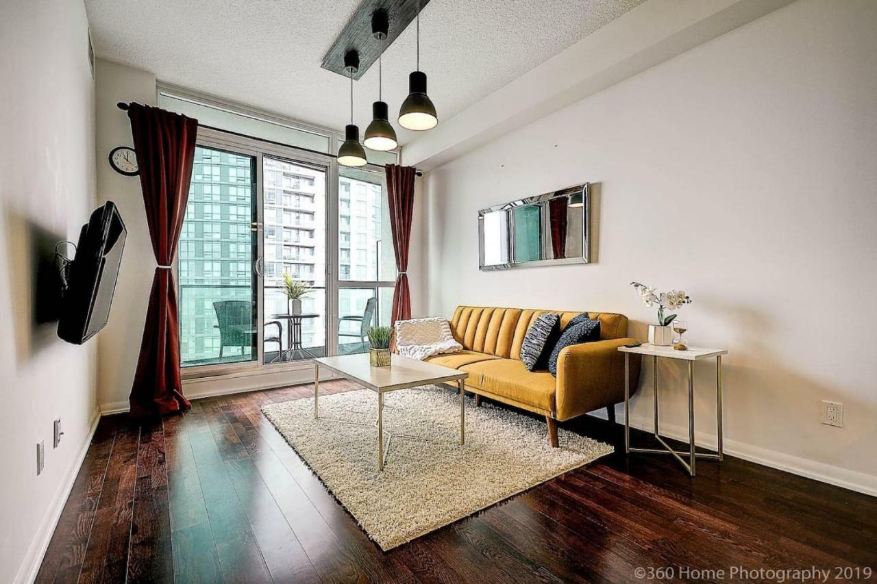30 Off Lake View Property Heart Of Downtown トロント エクステリア 写真