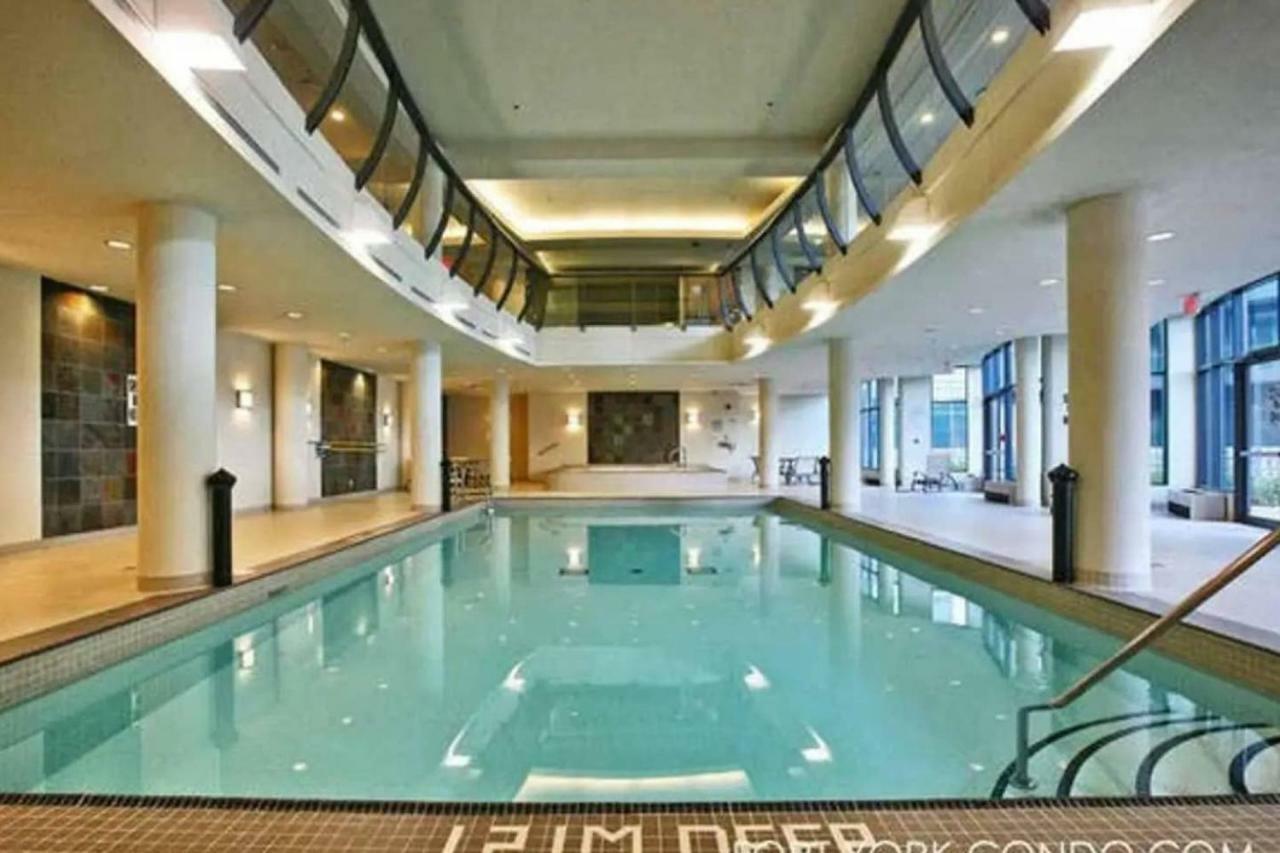 30 Off Lake View Property Heart Of Downtown トロント エクステリア 写真