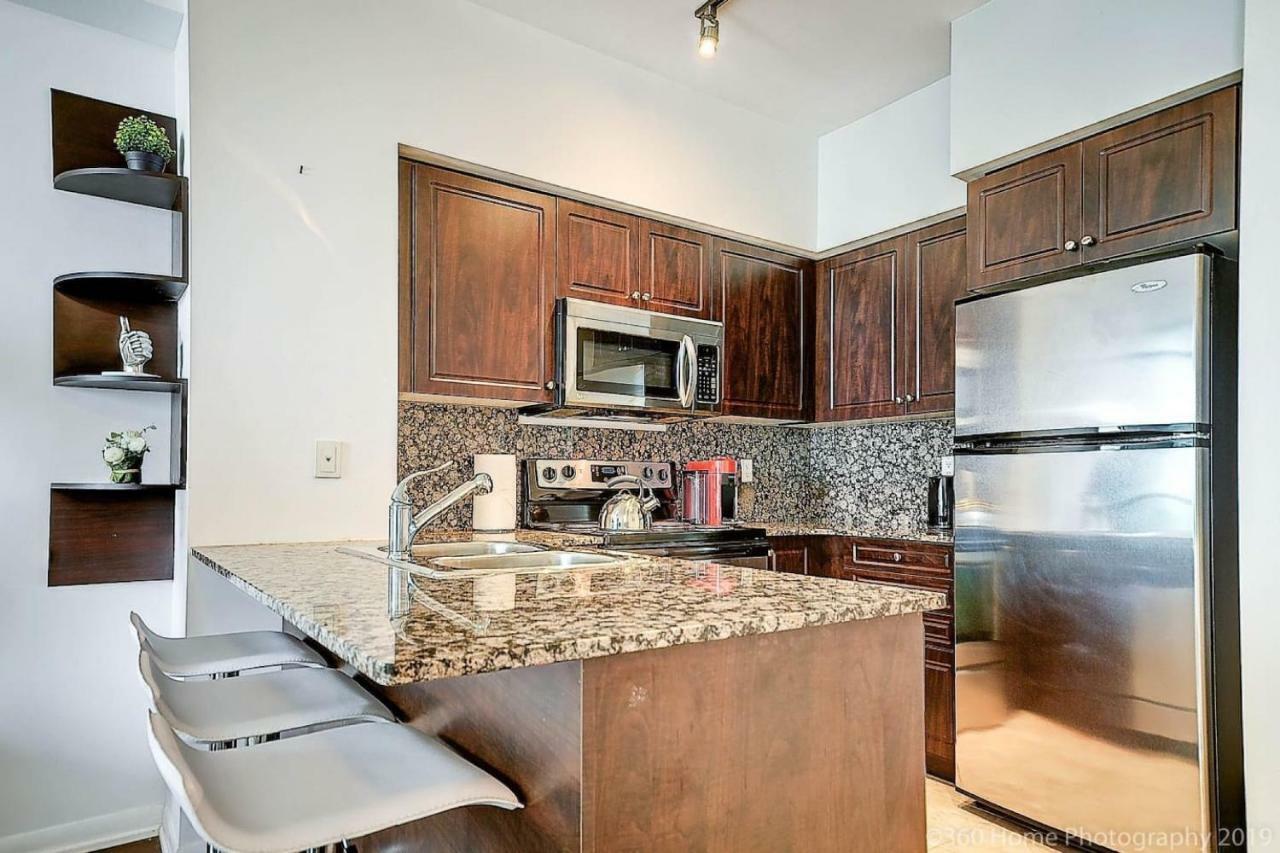 30 Off Lake View Property Heart Of Downtown トロント エクステリア 写真
